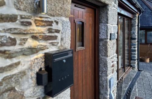 Maenporth House | Oak