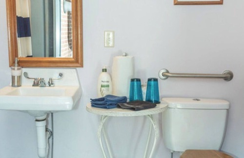 Alton Bed & Breakfast | Oak Grove B&B Queen rm. separate entrance-Pet Friendly