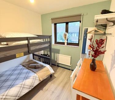 Brondesbury House | Oak Guest Rooms