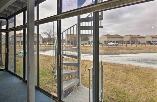Oak Harbor Condo | Oak Harbor Getaway w/ Private Dock & Grill Access!