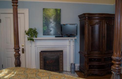 Waynesville Bed & Breakfast | Oak Hill On Love Lane Bed and Breakfast Inn