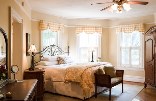 Waynesville Bed & Breakfast | Oak Hill on Love Lane