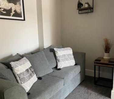 King's Lynn Apartment | Oak House - 3 Bedroom Townhouse with free parking in the town centre by ShortStays4U