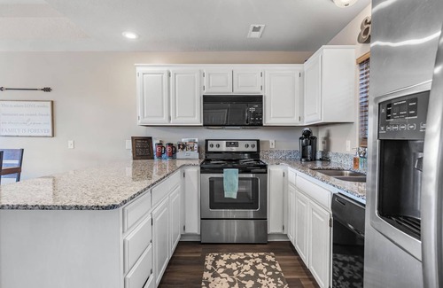 Branson West Condo | Oak Lane Escape - Branson - Resort Condo on Golf Course w/Endless Amenities