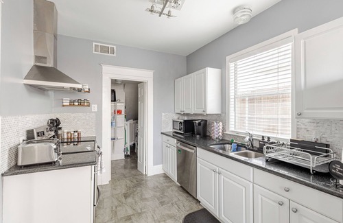 Oak Lawn House | Oak Lawn House Private Backyard WFH Setups