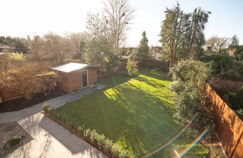 Reading Apartment | Oak Lodge - Premium 2-Bed, 2-Bath with Garden View
