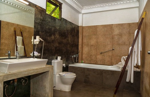 Dambulla Hotel | Oak Ray Elephant Lake