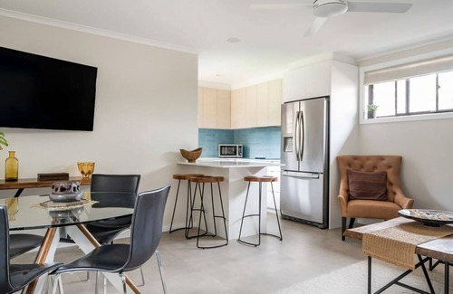North Narrabeen Apartment | Oak Retreat Bliss by the Beach
