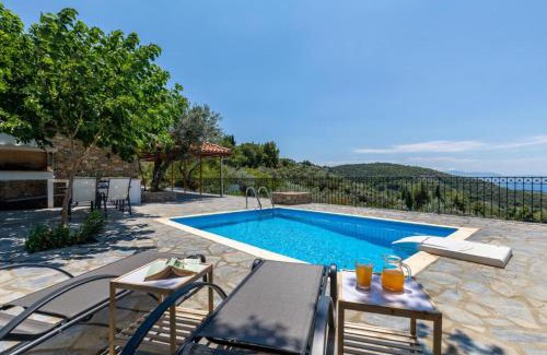 Skopelos Villa | Oak Tree Cottage