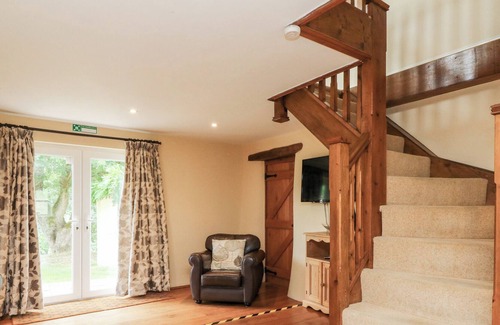 Broadwoodkelly Cottage | OAK TREE COTTAGE, pet friendly, with pool in Winkleigh
