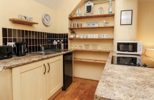 Broadwoodkelly Cottage | OAK TREE COTTAGE, pet friendly, with pool in Winkleigh