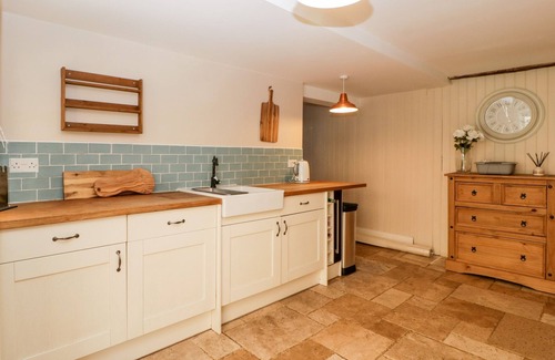 New Forest District House | OAKAPPLE COTTAGE, pet friendly, luxury holiday cottage in Lyndhurst