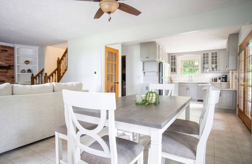 Loudonville House | Oakbridge Retreat w/Tennis Court,10 min to Mohican