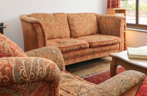 Blakeney Apartment | OAKDEAN STUDIO, pet friendly, with hot tub in Blakeney