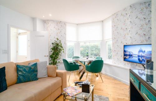 Roath Apartment | Oakfield Premier Apartments-High Speed WiFi-Smart SelfCheckIn-Central Cardiff Gem