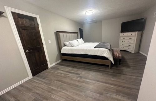 Oakland City Hotel | Oakland Courtyard
