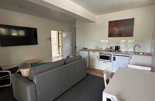 Mittagong Apartment | Oaklands Holiday Apartment One | Pet Friendly
