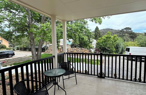 Mittagong Apartment | Oaklands Holiday Apartment One | Pet Friendly