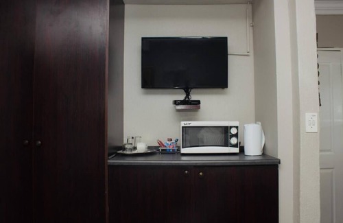 Greater Johannesburg Metropolitan Area Bed & Breakfast | Oaklands inn and Conference centre