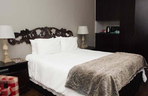 Greater Johannesburg Metropolitan Area Bed & Breakfast | Oaklands inn and Conference centre