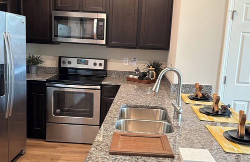 Westside House | Oakleaf’s cozy modern retreat - 25 miles from Jax & 40 minutes from StAugustine