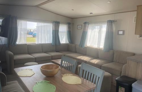Selsey Ski Chalet | Oakleys lodge
