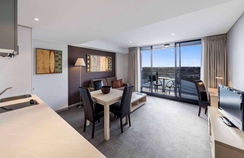 Adelaide Central Business District Apartment | Oaks Adelaide Horizons Suites