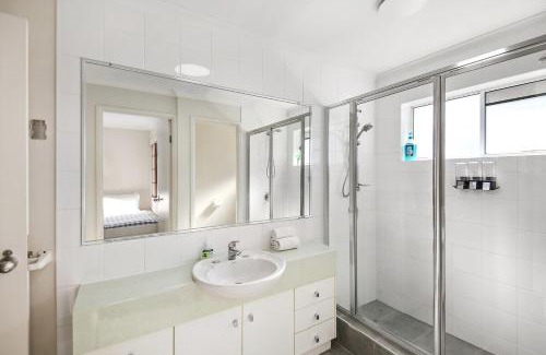 Golden Beach House | Oaks Family Getaway - Resort, Beach
