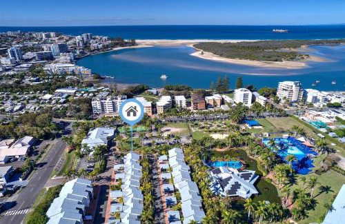 Golden Beach House | Oaks Family Getaway - Resort, Beach
