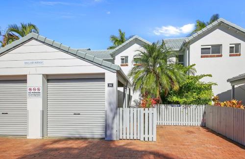Golden Beach House | Oaks Family Getaway - Resort, Beach