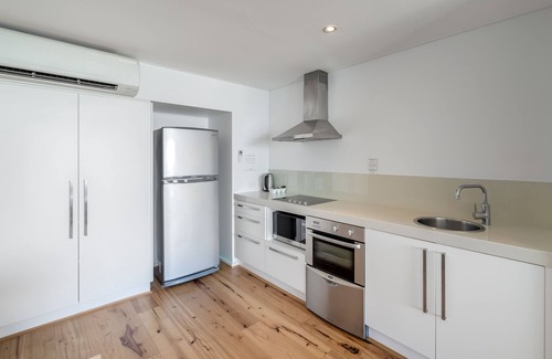 Nelson Bay Hotel | Oaks Nelson Bay Lure Suites