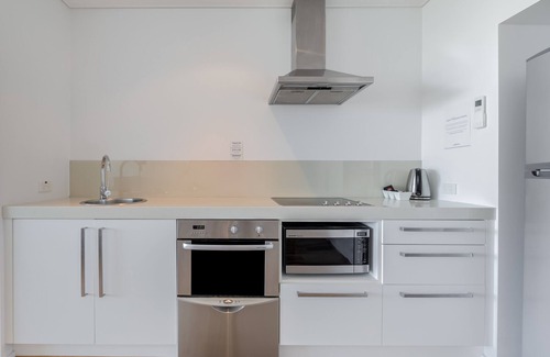 Nelson Bay Hotel | Oaks Nelson Bay Lure Suites