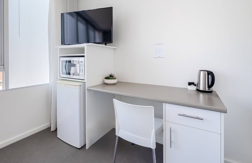 Nelson Bay Hotel | Oaks Nelson Bay Lure Suites
