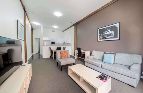 Darling Harbour Apartment | Oaks Sydney Goldsbrough Suites