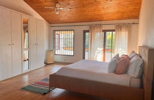 Greater Johannesburg Metropolitan Area House | Oaktree Guest House