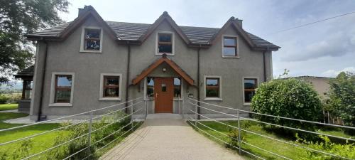Newry House | Oaktree Manor
