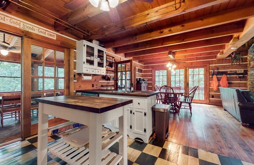 Mount Juliet Cabin | Oakwood Hideaway! Cozy Log Cabin on 18 acres in the Heart Of Mt. Juliet