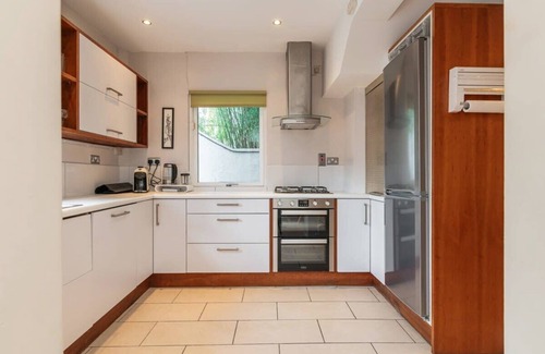 Rathmines House | Oakwood House Summary