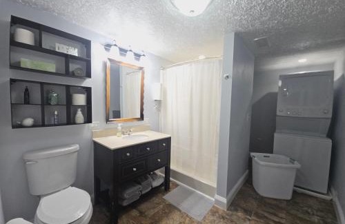 Decatur Apartment | Oakwood Oasis-Studio w Laundry & Kitchen