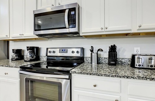Loughman Apartment | Oakwood Oasis
