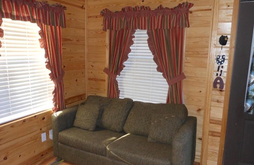 Descanso Resort | Oakzanita Springs Camping Resort Cabin 1