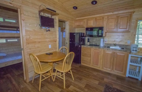 Descanso Resort | Oakzanita Springs Camping Resort Cottage 3