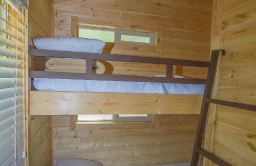 Descanso Resort | Oakzanita Springs Camping Resort Cottage 3
