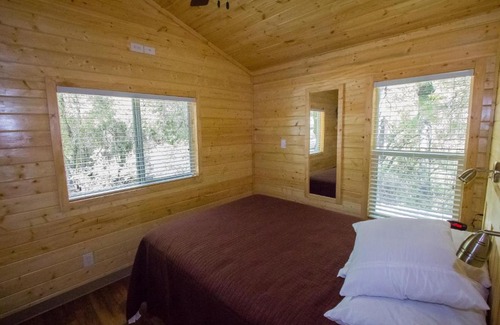 Descanso Resort | Oakzanita Springs Camping Resort Cottage 4