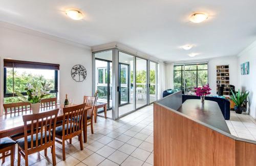 Hamilton Island Apartment | Oasis 1, 2 Bedroom, 1 Bathroom Apartment with Buggy!