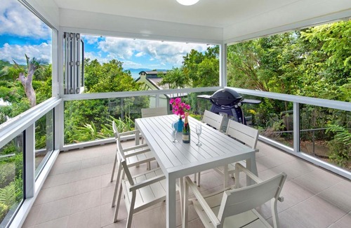 Hamilton Island Apartment | Oasis 1, 2 Bedroom, 1 Bathroom Apartment with Buggy!