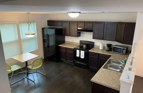 Oakdale House | Oasis - 10 minutes from Uptown. #Entire Home!