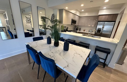 Los Angeles Hotel | Oasis 3 BR Steps Away from Century City Mall
