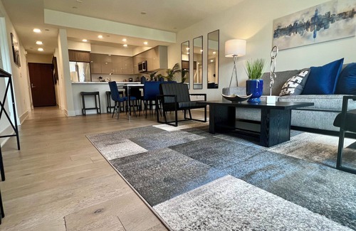 West Los Angeles Hotel | Oasis 3 BR Steps Away from Century City Mall w/Parking & W/D