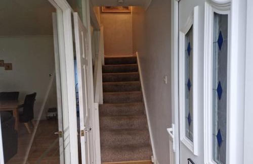 Shiremoor Apartment | Oasis Abode - 4 Beds Shiremoor